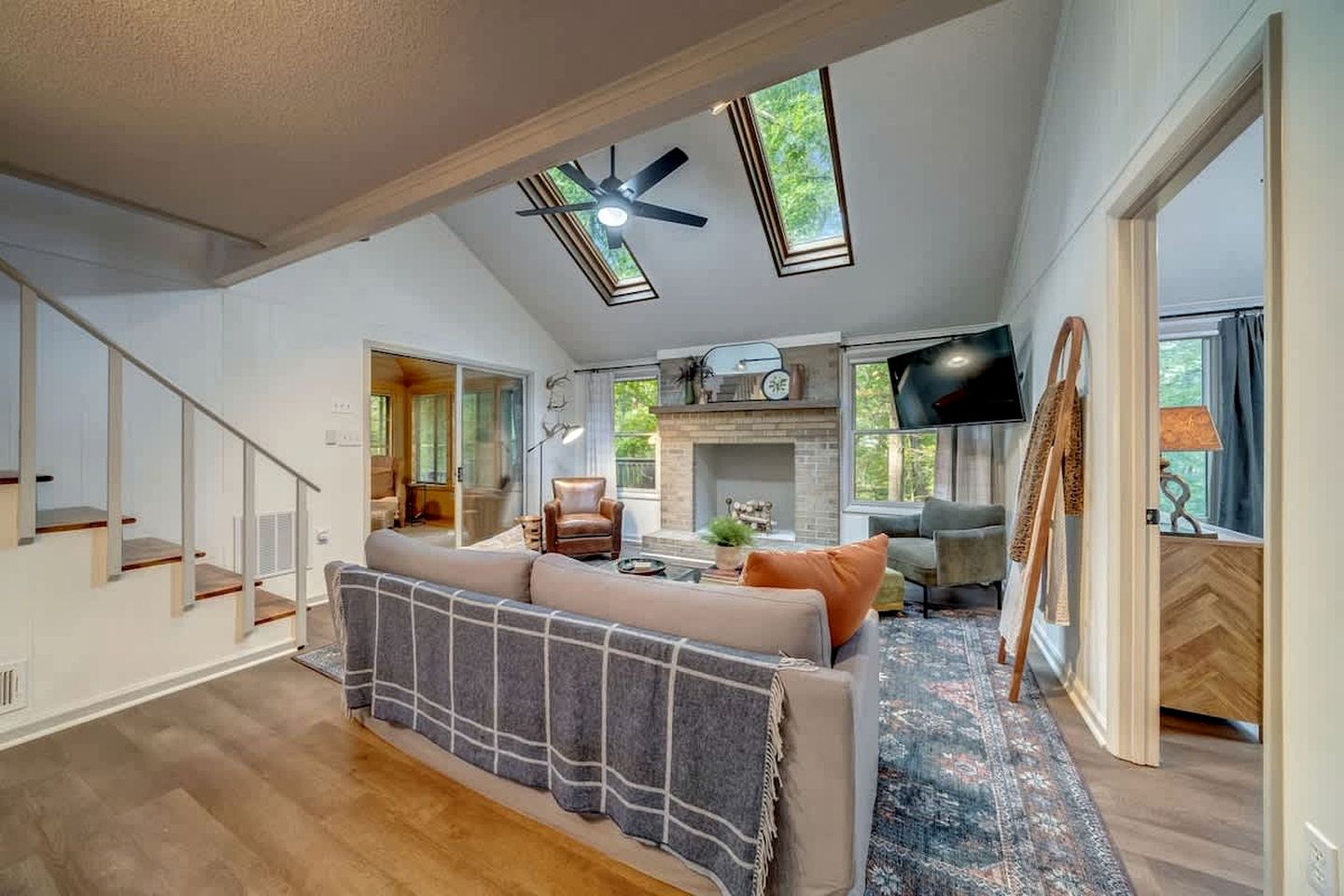 Remote, Pet Friendly Mountain Cabin with Fire Pit and Pool Access, Perfect for a Getaway to Shenandoah National Park