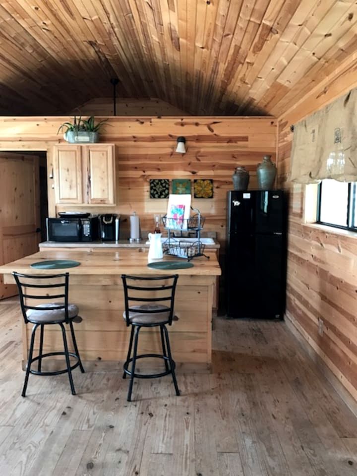 Secluded and Romantic Cabin for Two with Private Hot Tub in Fredericksburg, Texas