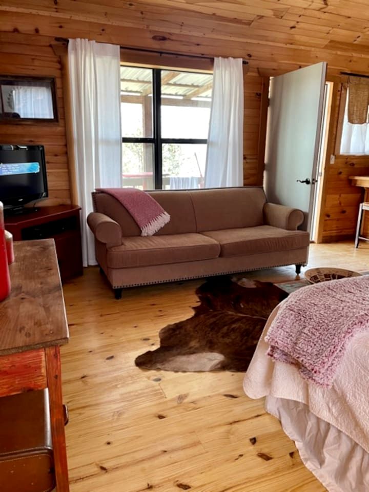 Secluded and Romantic Cabin for Two with Private Hot Tub in Fredericksburg, Texas