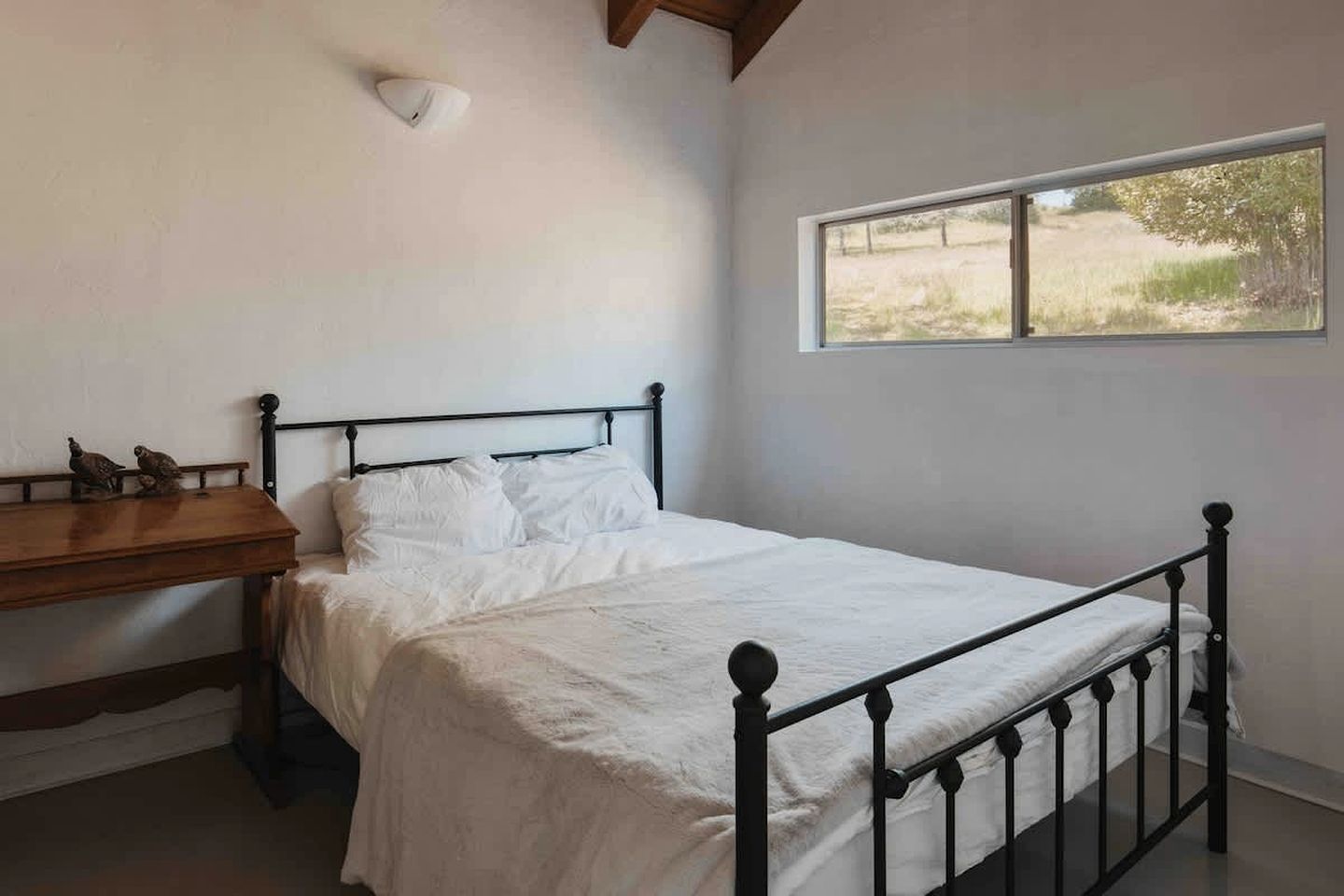 Secluded and Minimalist One Bedroom Cabin, Perfect for a Visit to Kings Canyon National Park