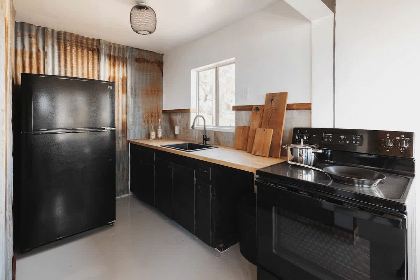 Secluded and Minimalist One Bedroom Cabin, Perfect for a Visit to Kings Canyon National Park