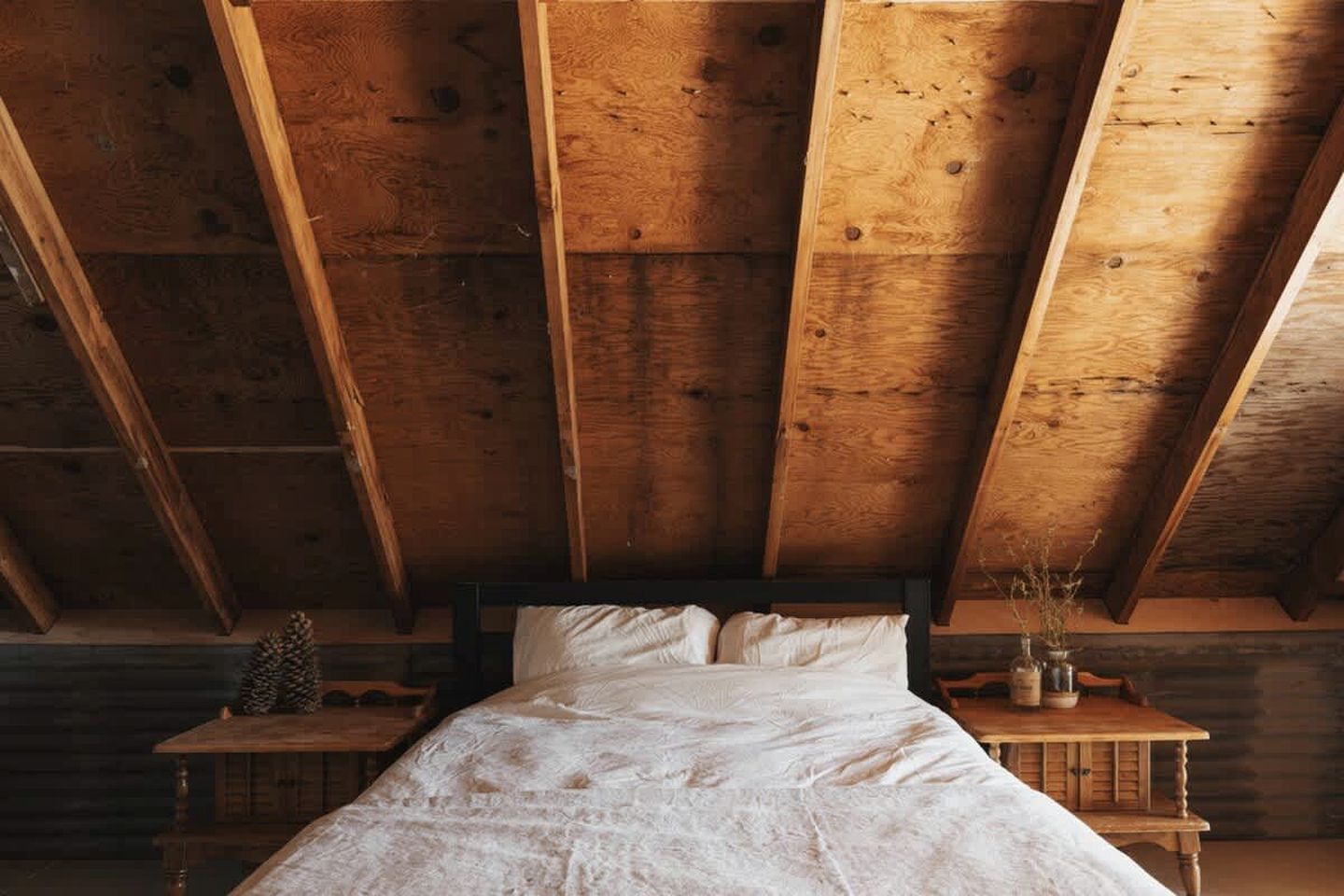 Secluded and Rustic Three Bedroom Cabin with Wood Burning Stove, Perfect for a Glamping Retreat in the Sequoias