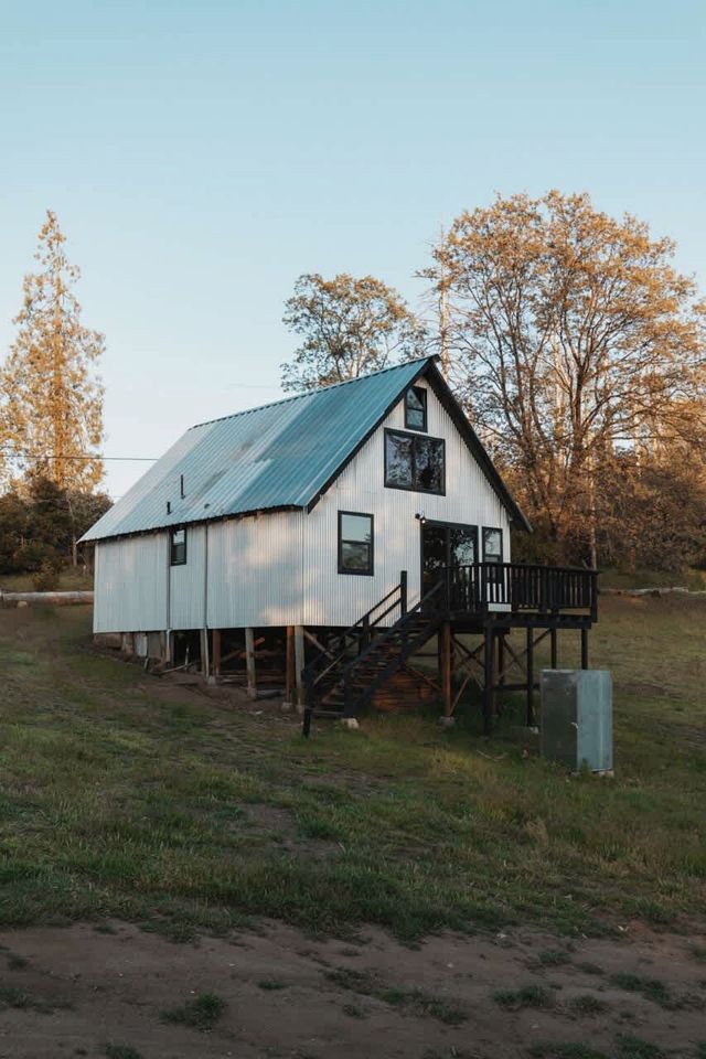 Secluded and Rustic Three Bedroom Cabin with Wood Burning Stove, Perfect for a Glamping Retreat in the Sequoias