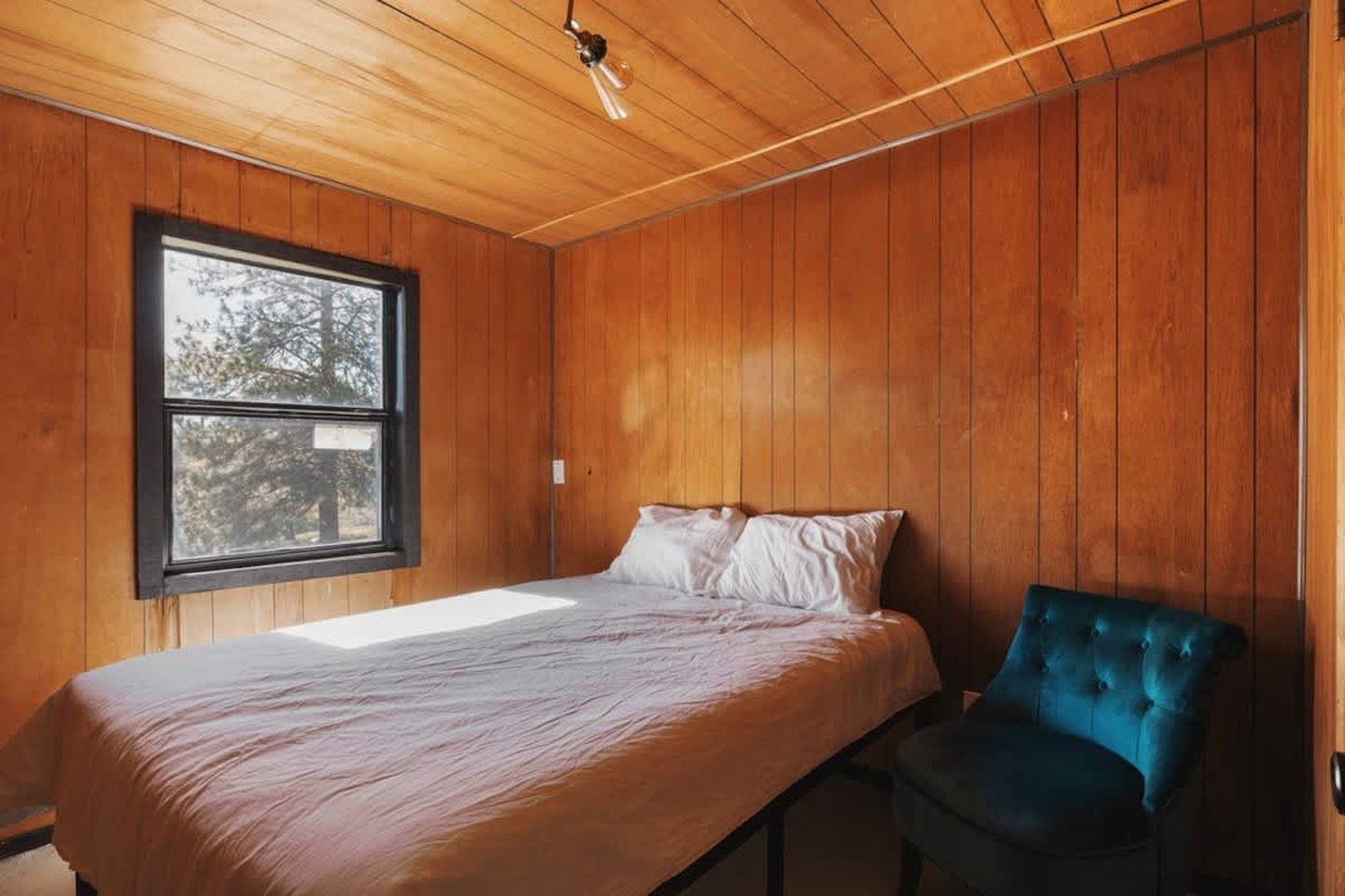 Secluded and Rustic Three Bedroom Cabin with Wood Burning Stove, Perfect for a Glamping Retreat in the Sequoias