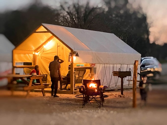 Safari Tents (United States of America, Marion, Texas)