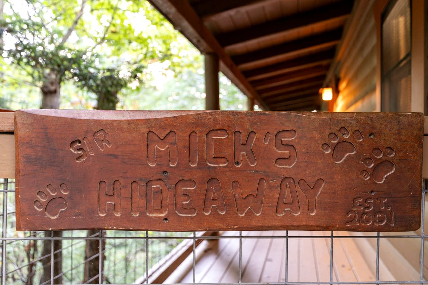 Secluded Smoky Mountain Cabin with Hot Tub & Fireplace near Pigeon Forge, Tennessee