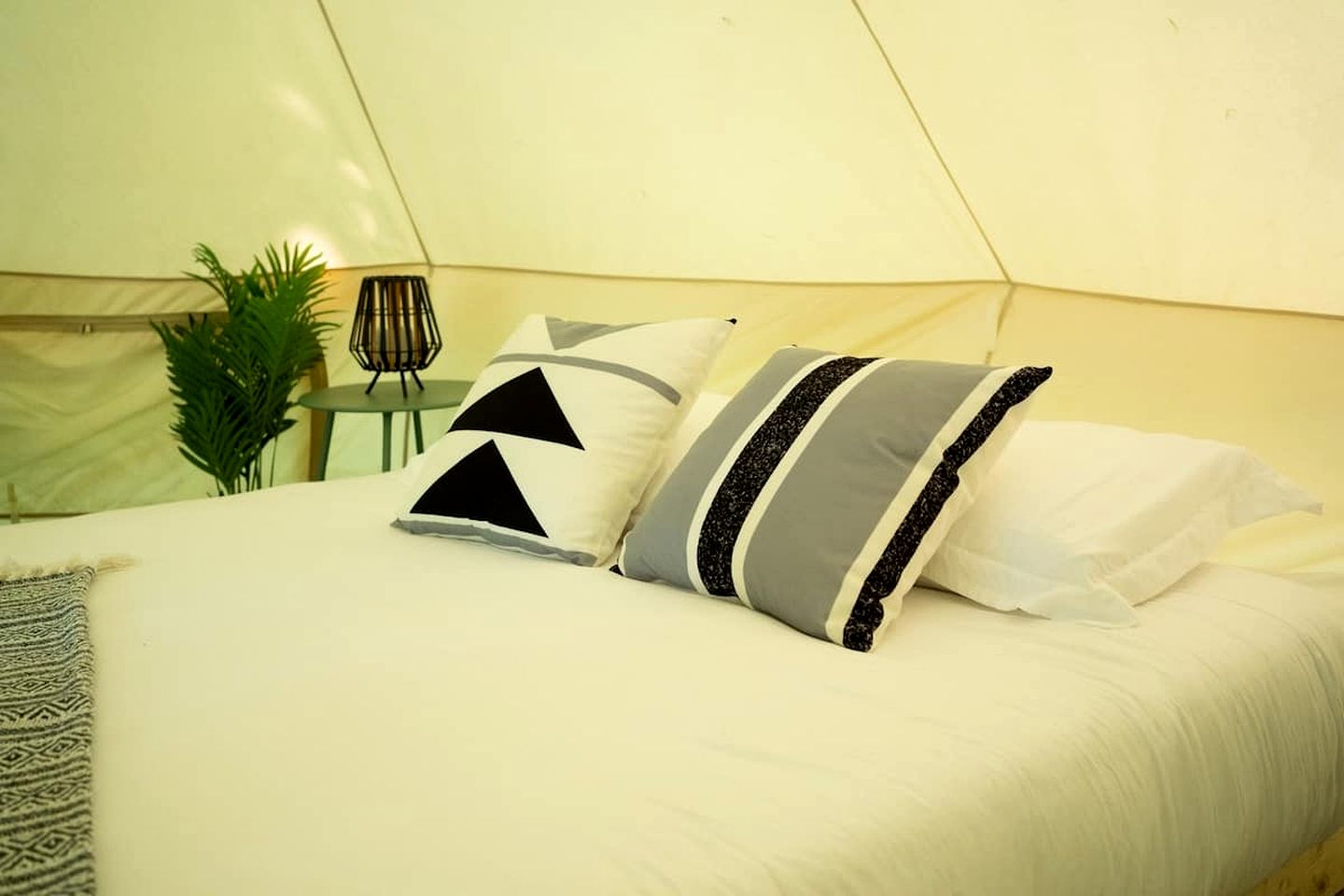 Secluded Splendor: Luxury Glamping Retreat for Two in Northern Bruce Peninsula, Canada