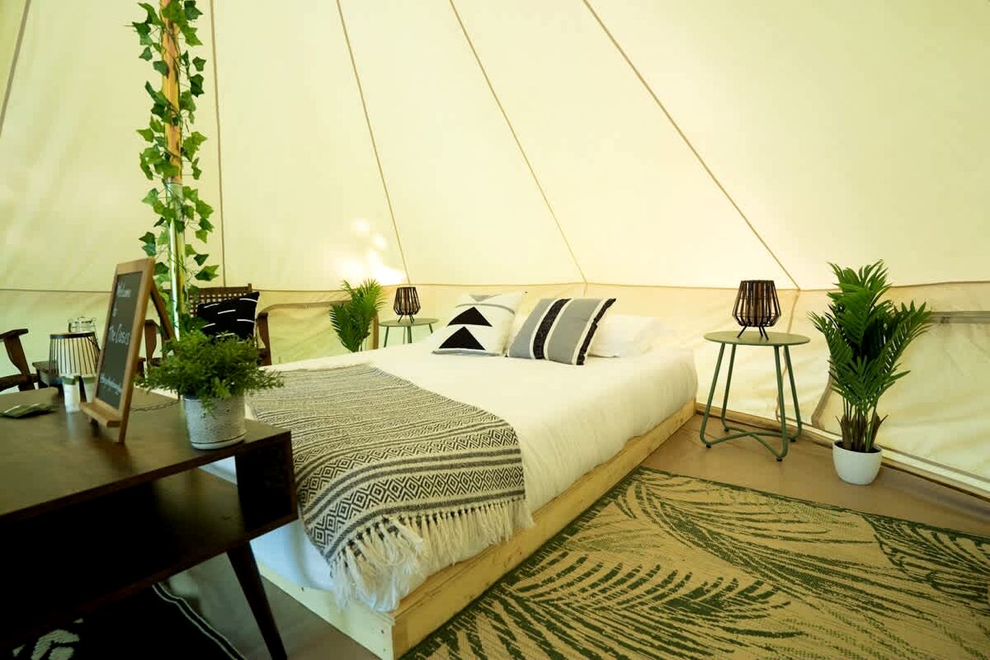 Secluded Splendor: Luxury Glamping Retreat for Two in Northern Bruce Peninsula, Canada