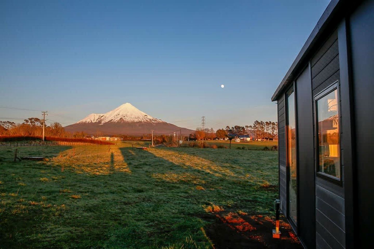 Secluded Tiny House with Breathtaking Mountain Views in Stratford, North Island