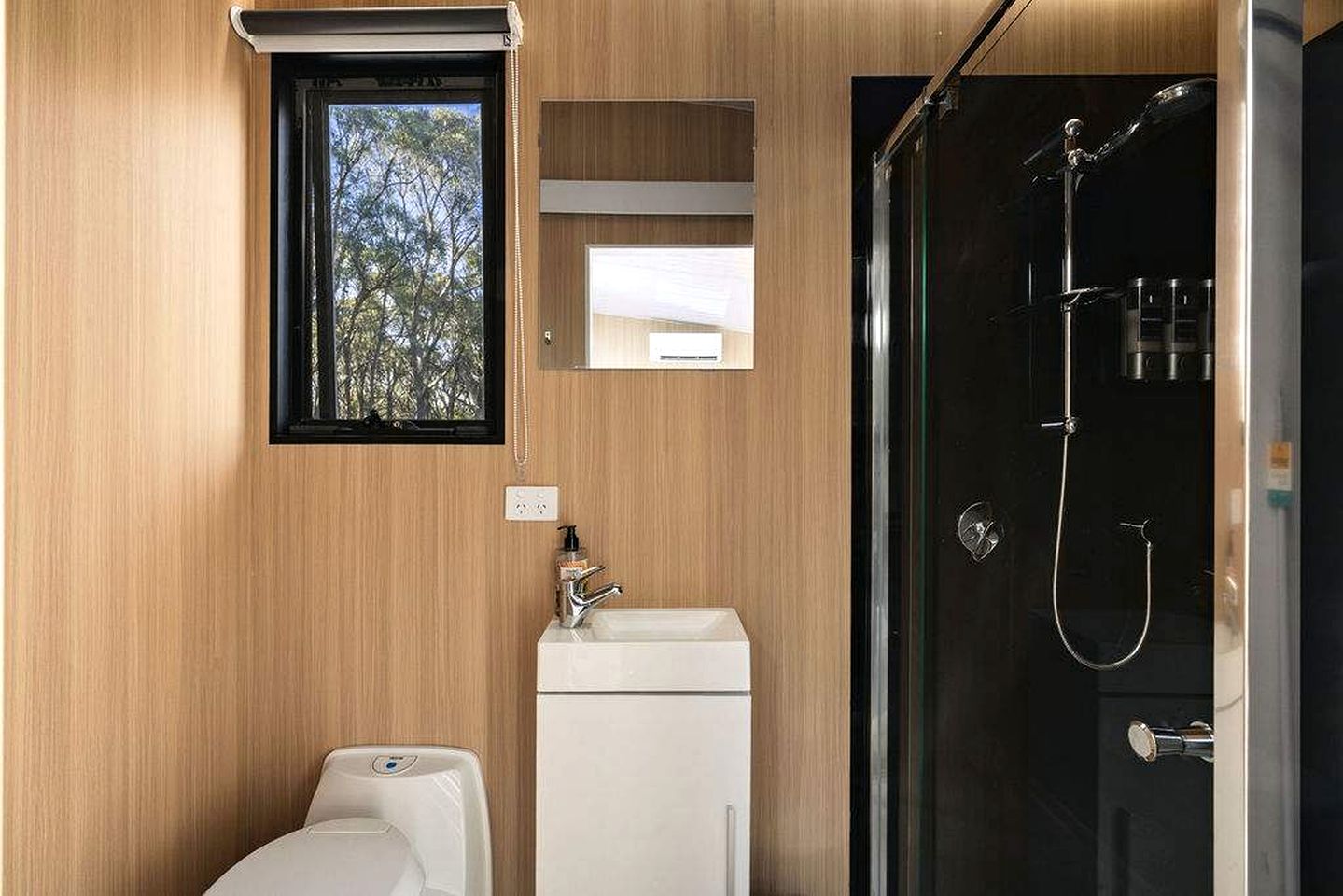 Secluded Tiny House Farm Stay with Wildlife Views near Macedon, Victoria