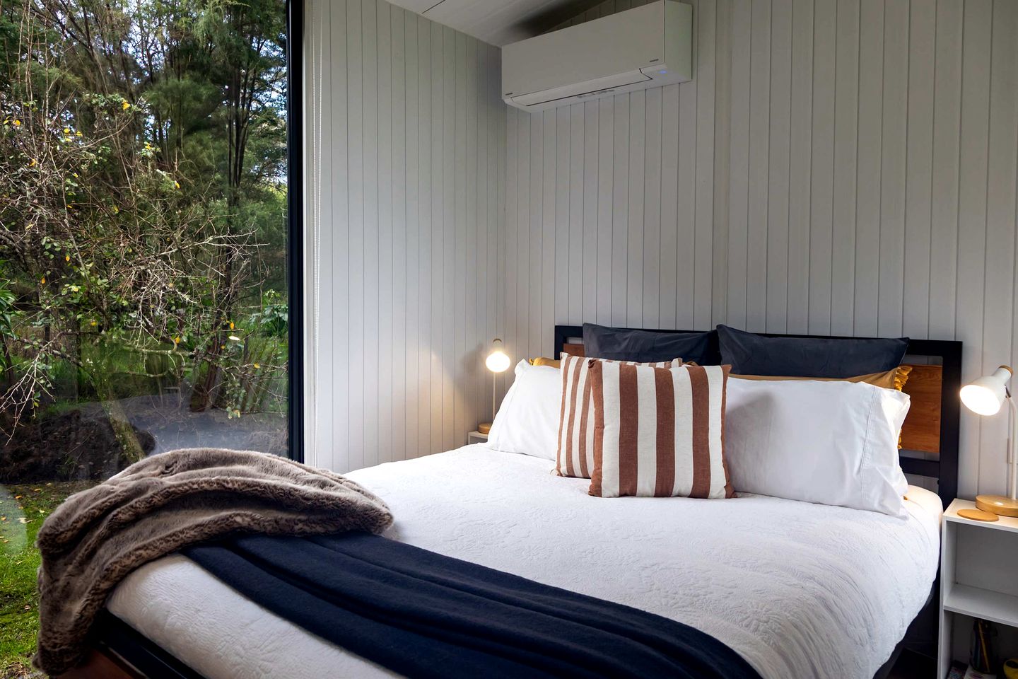 Secluded Tiny House with Outdoor Bathtub in Auckland, New Zealand