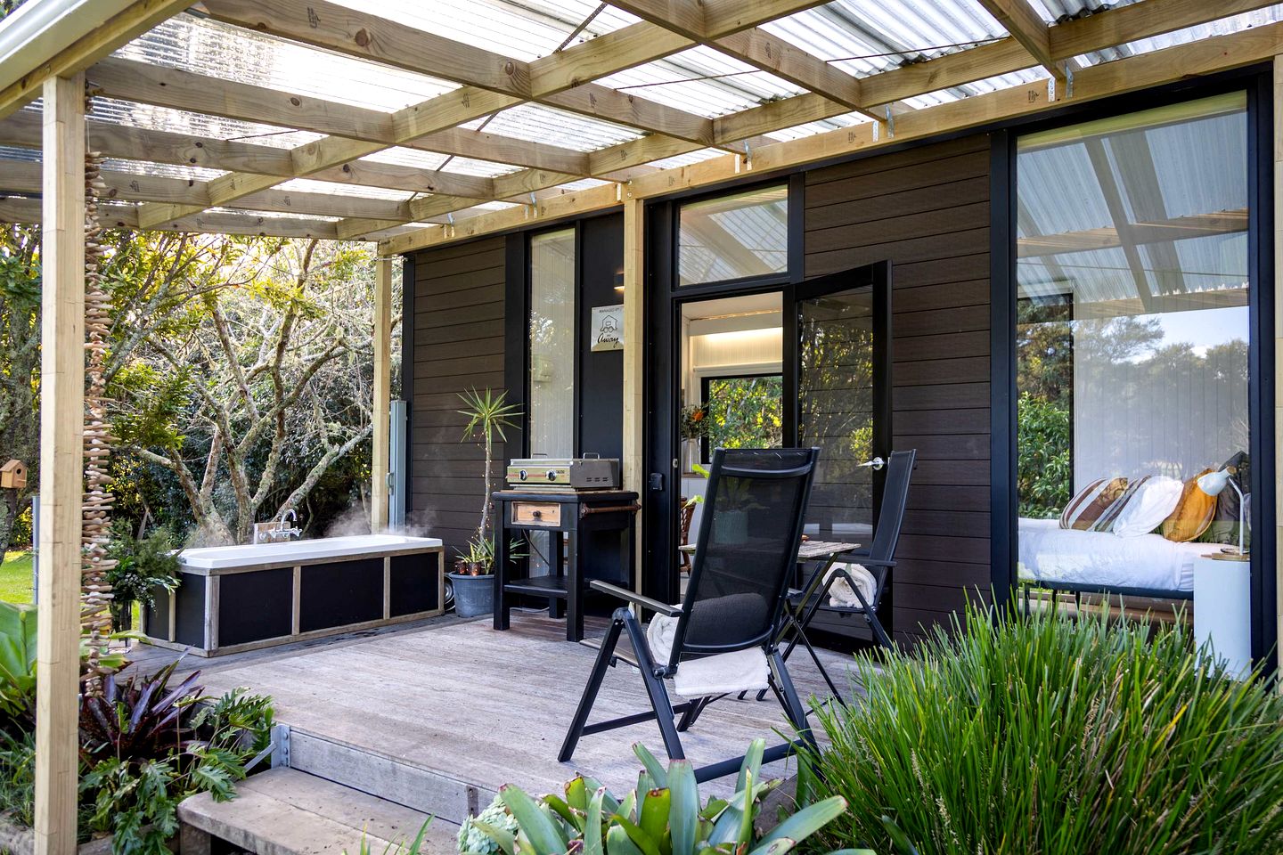 Secluded Tiny House with Outdoor Bathtub in Auckland, New Zealand