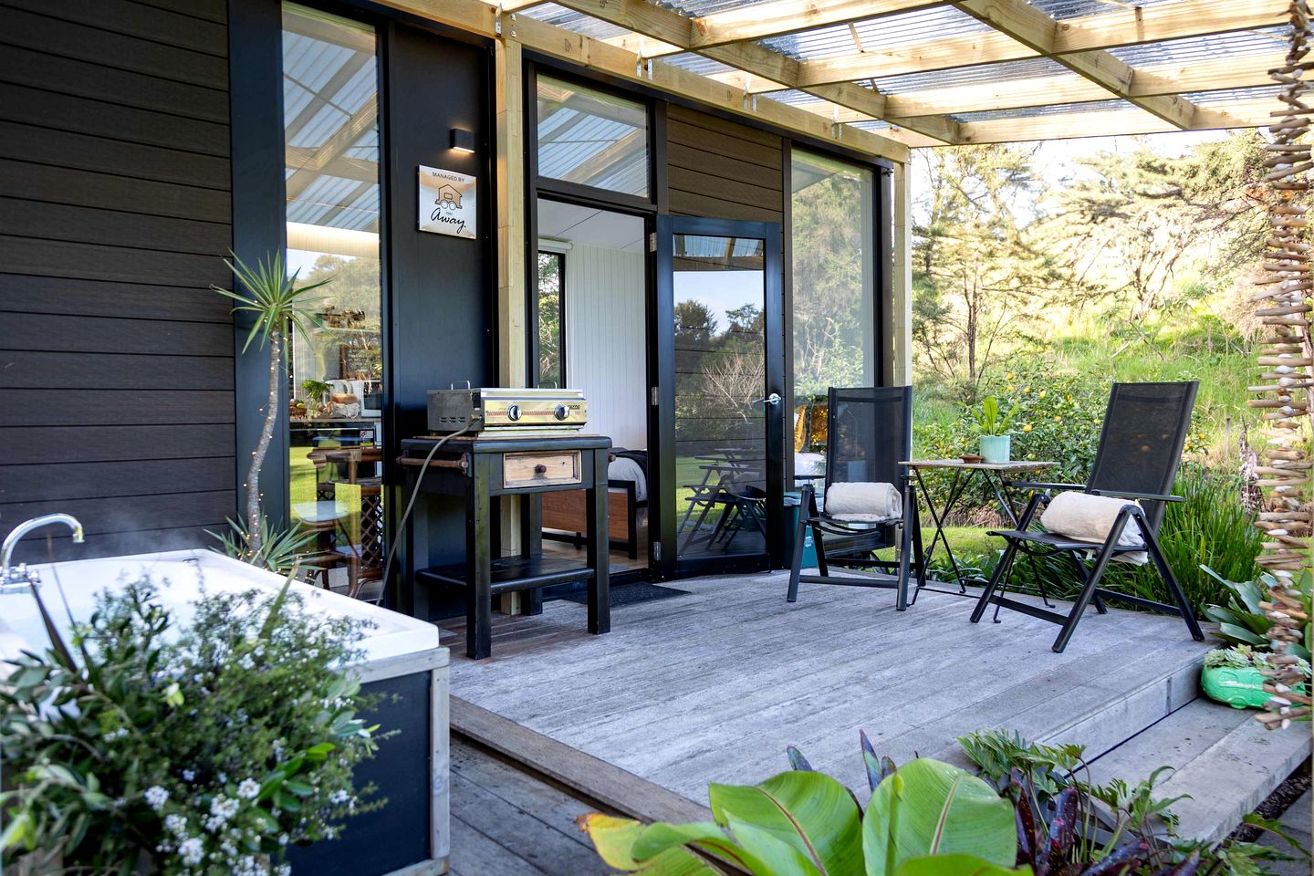 Secluded Tiny House with Outdoor Bathtub in Auckland, New Zealand
