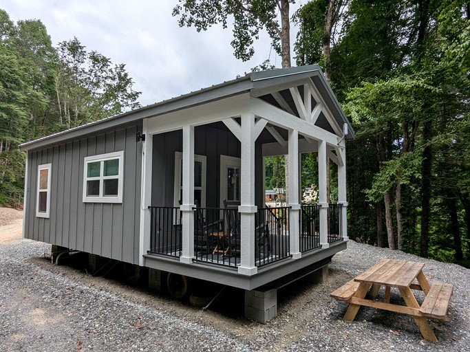 Cabins (United States of America, Bryson City, North Carolina)