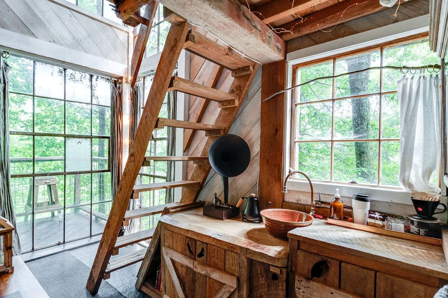 Secluded Tree House in the Forest near the Appalachian Mountains, Georgia