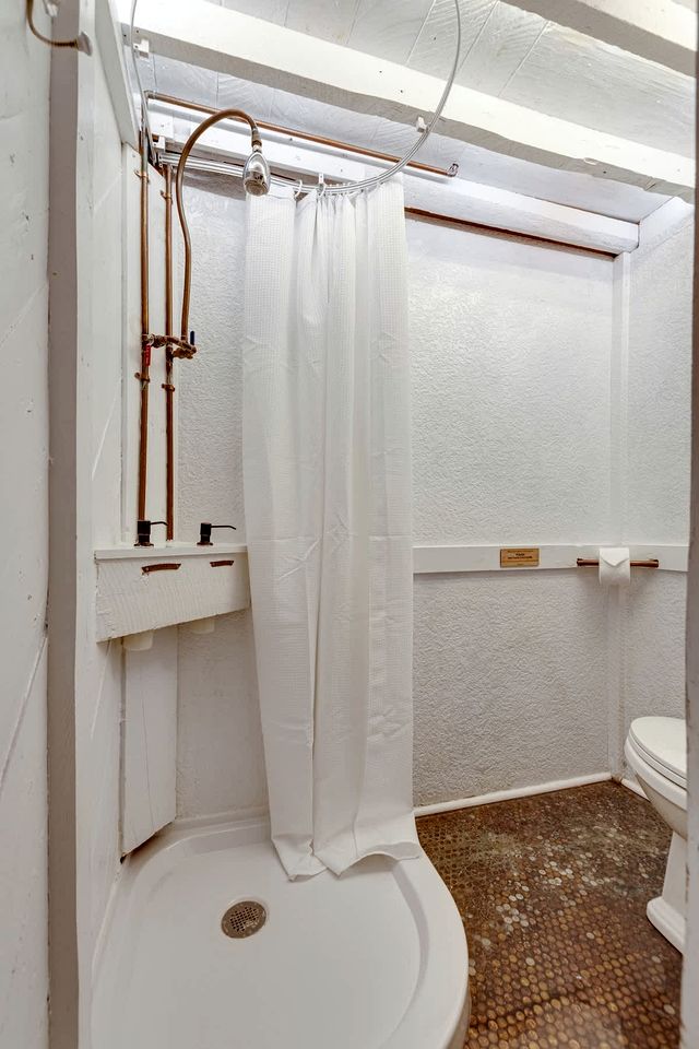 Secluded Tree House in the Forest near the Appalachian Mountains, Georgia