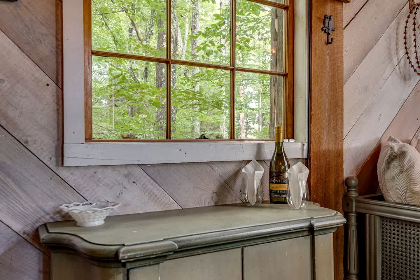 Secluded Tree House in the Forest near the Appalachian Mountains, Georgia