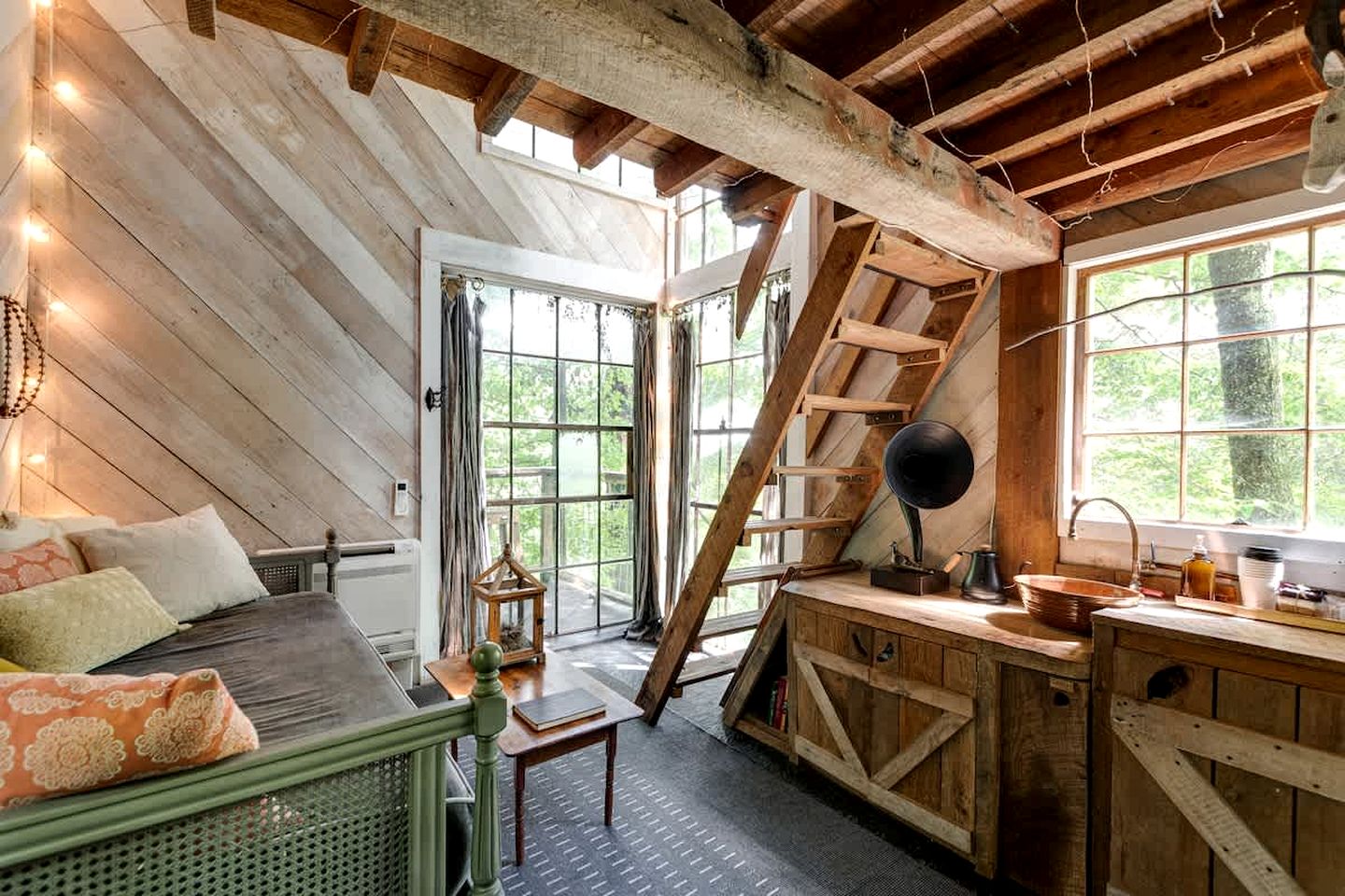 Secluded Tree House in the Forest near the Appalachian Mountains, Georgia