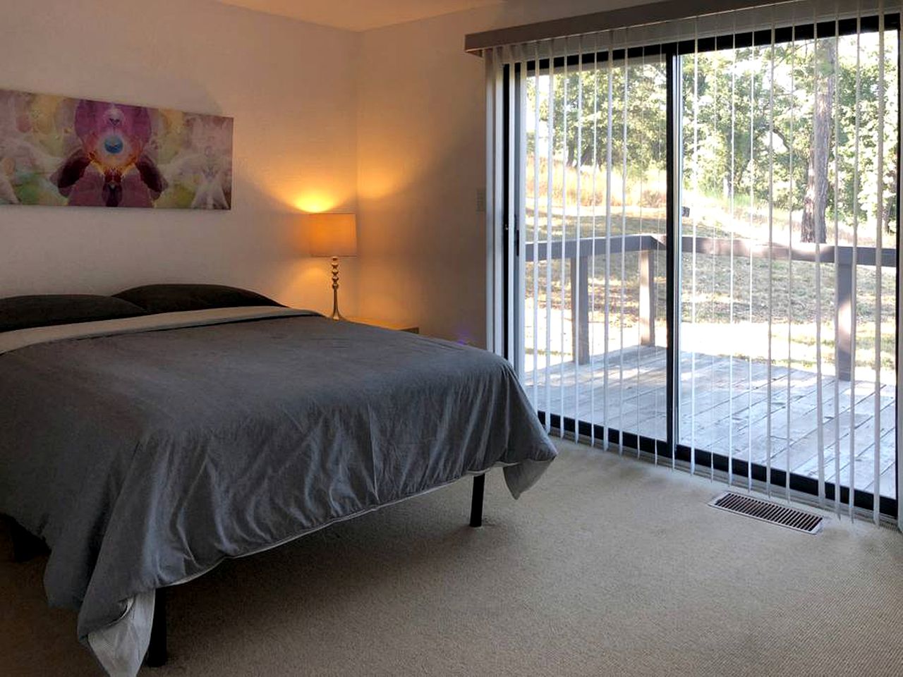 Secluded Vacation Cabin with Modern Furnishings near Bakersfield, California