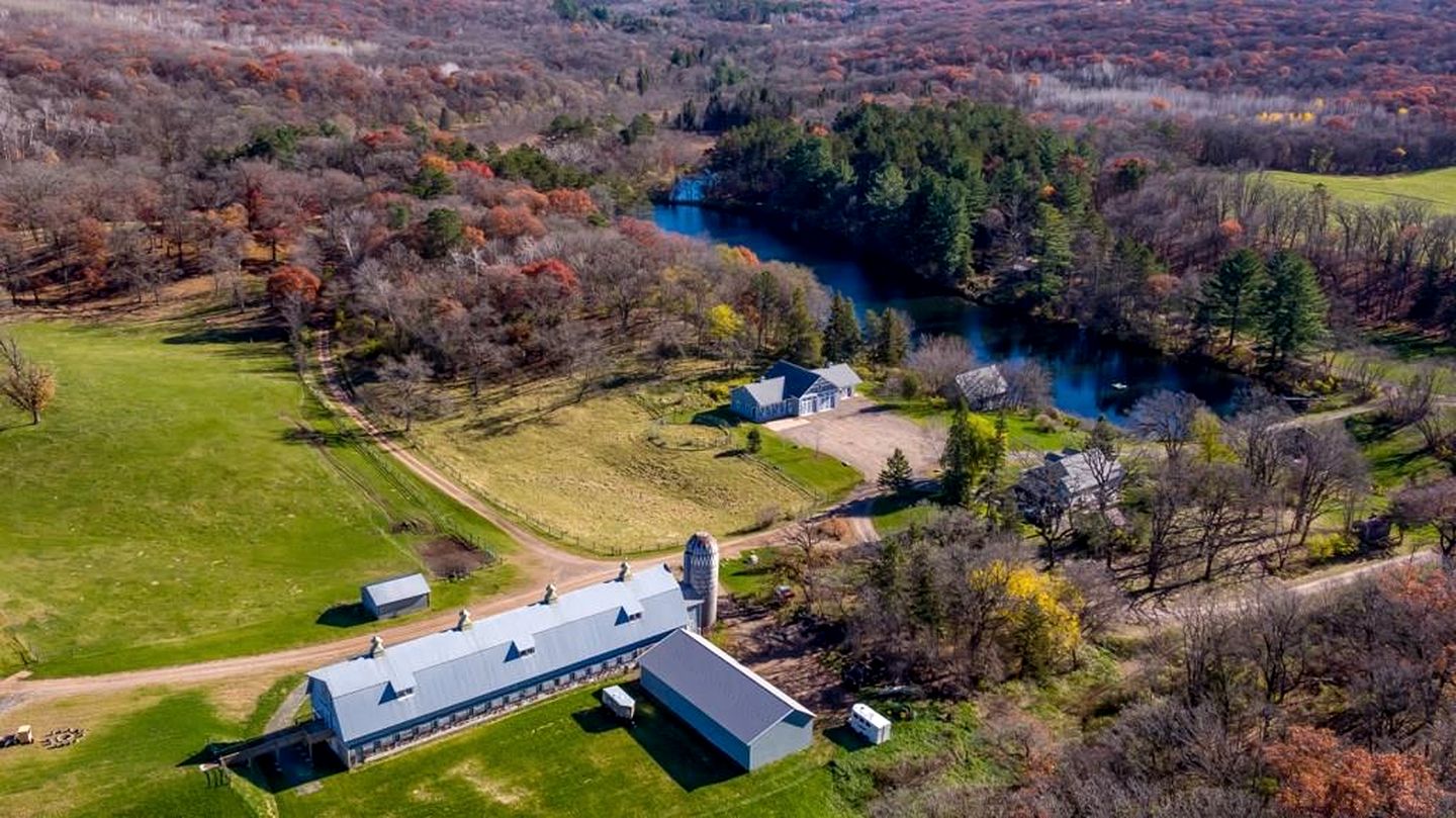 Secluded Waterfront Bell Tent with Picnic Space in Saint Croix Falls, Wisconsin