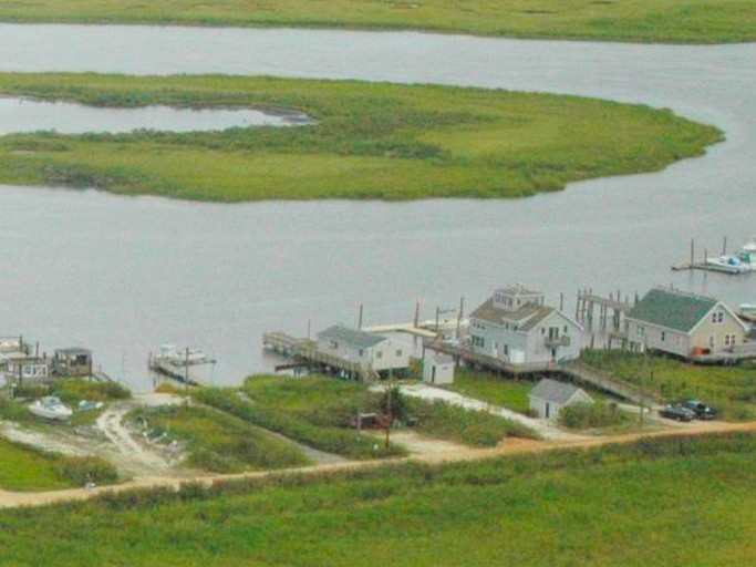 Floating Waterfront Rental, Beach Houses, Cedarville, United States of