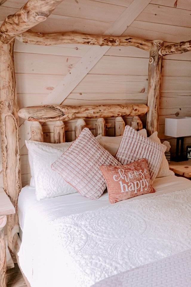 Secluded Wooden Cabin with Fire Pit, Barbecue and Hot-tub in Campbellsville, Kentucky
