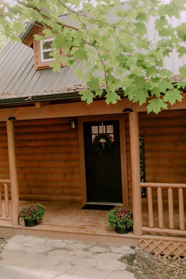 Secluded Wooden Cabin with Fire Pit, Barbecue and Hot-tub in Campbellsville, Kentucky
