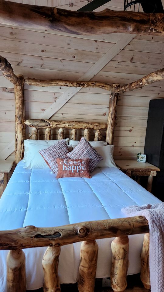 Secluded Wooden Cabin with Fire Pit, Barbecue and Hot-tub in Campbellsville, Kentucky