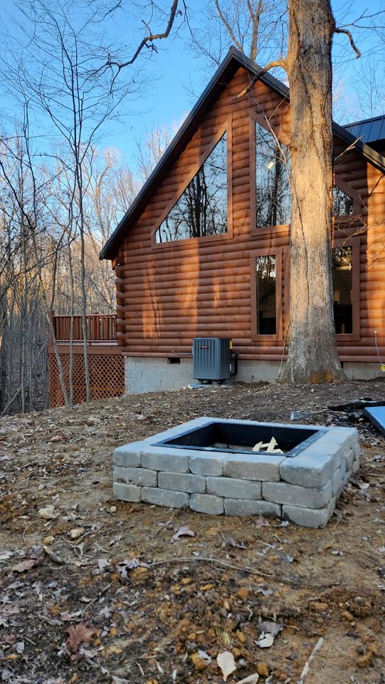 Secluded Wooden Cabin with Fire Pit, Barbecue and Hot-tub in Campbellsville, Kentucky