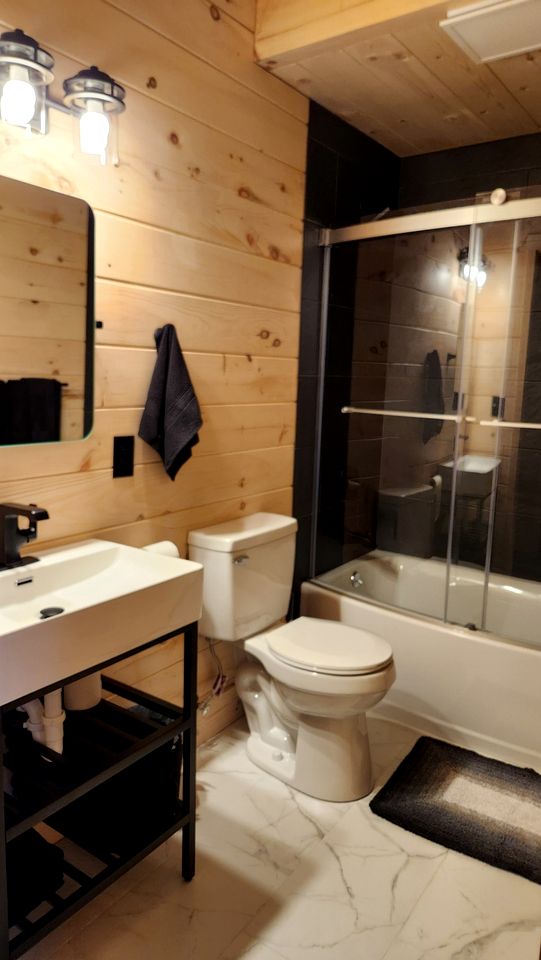 Secluded Wooden Cabin with Fire Pit, Barbecue and Hot-tub in Campbellsville, Kentucky