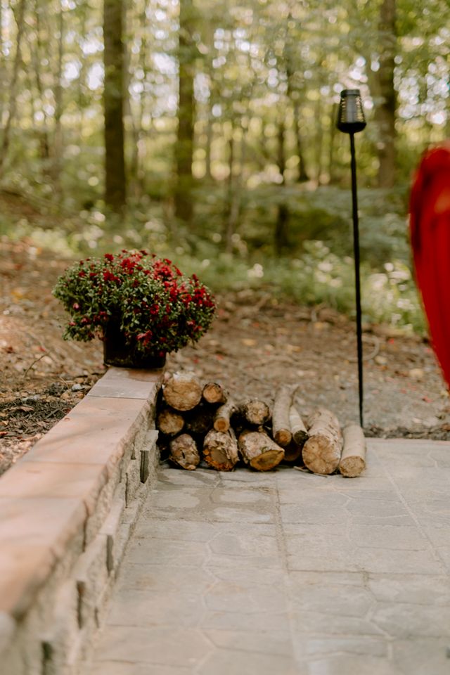 Secluded Wooden Cabin with Fire Pit, Barbecue and Hot-tub in Campbellsville, Kentucky