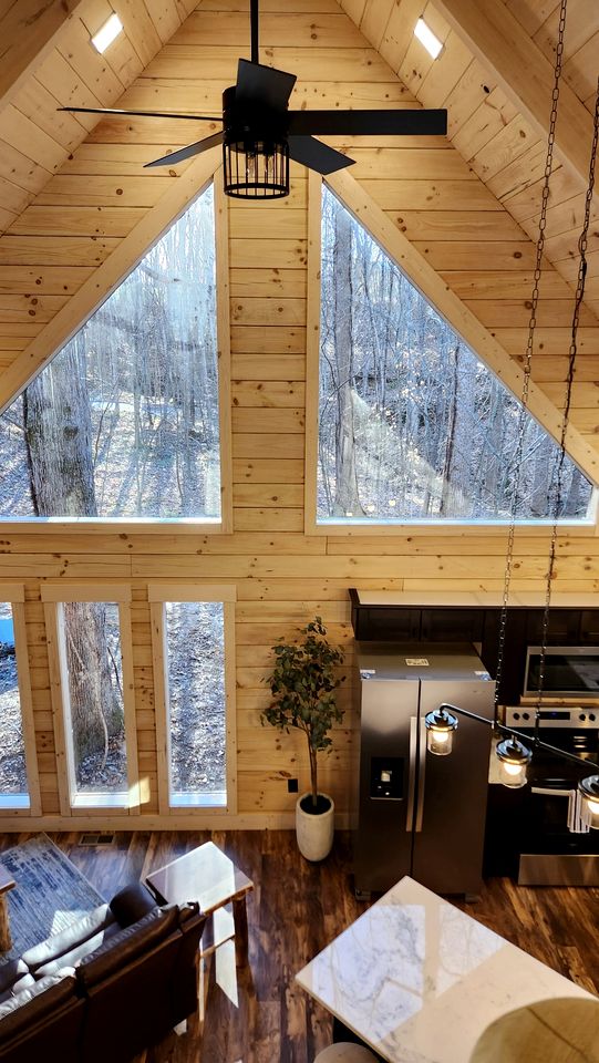 Secluded Wooden Cabin with Fire Pit, Barbecue and Hot-tub in Campbellsville, Kentucky