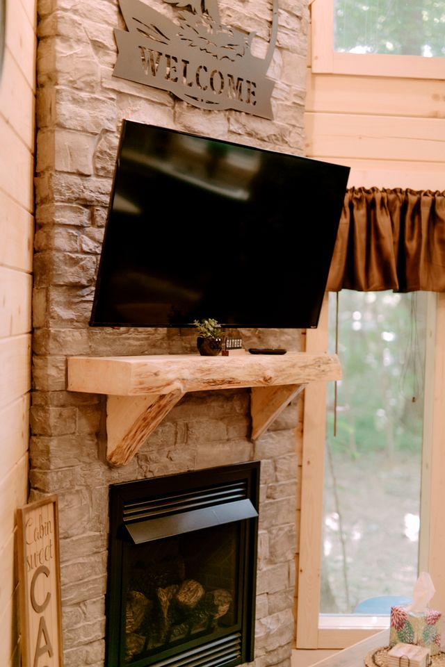 Secluded Wooden Cabin with Fire Pit, Barbecue and Hot-tub in Campbellsville, Kentucky