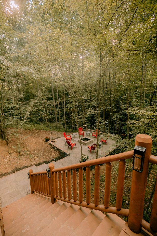 Secluded Wooden Cabin with Fire Pit, Barbecue and Hot-tub in Campbellsville, Kentucky