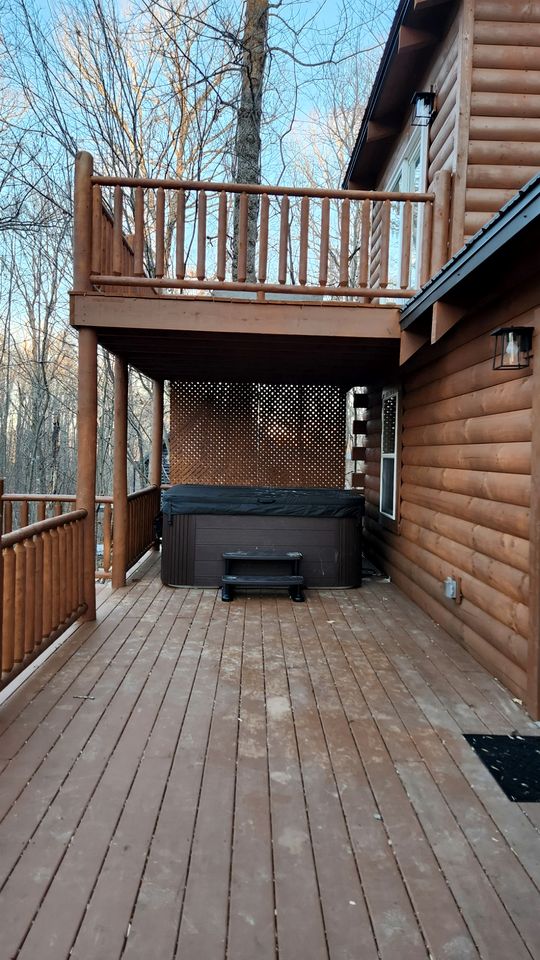 Secluded Wooden Cabin with Fire Pit, Barbecue and Hot-tub in Campbellsville, Kentucky