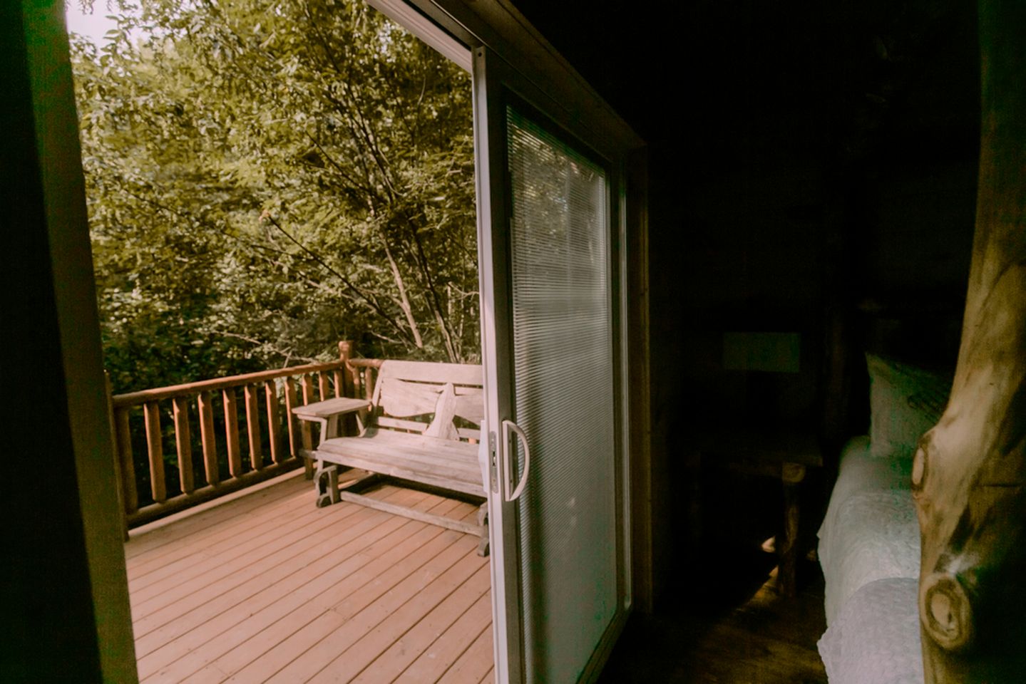 Secluded Wooden Cabin with Fire Pit, Barbecue and Hot-tub in Campbellsville, Kentucky