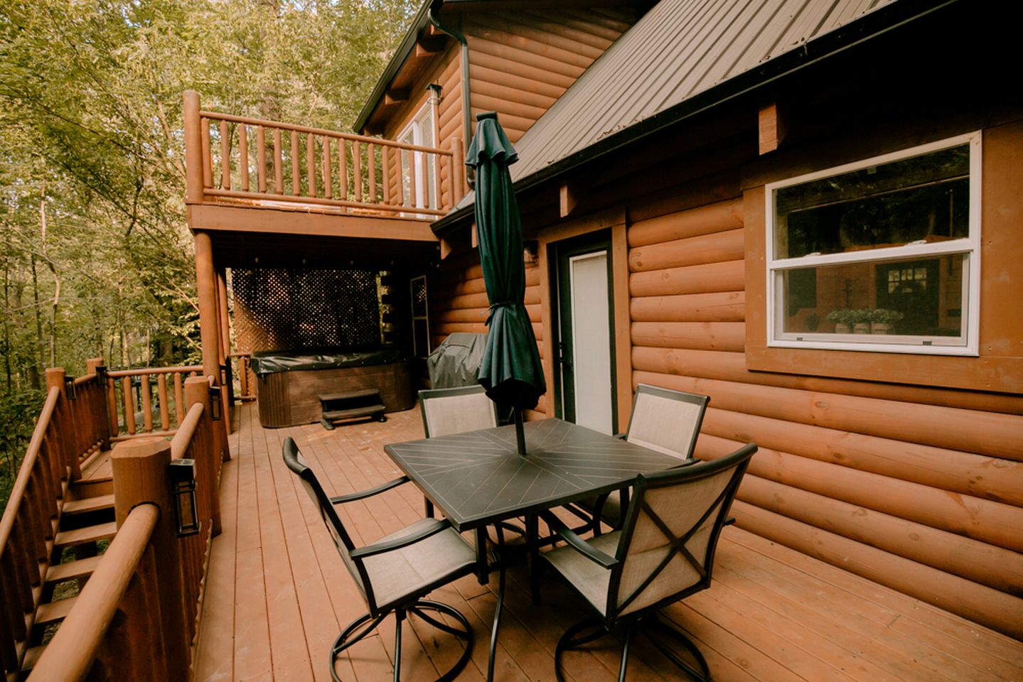 Secluded Wooden Cabin with Fire Pit, Barbecue and Hot-tub in Campbellsville, Kentucky
