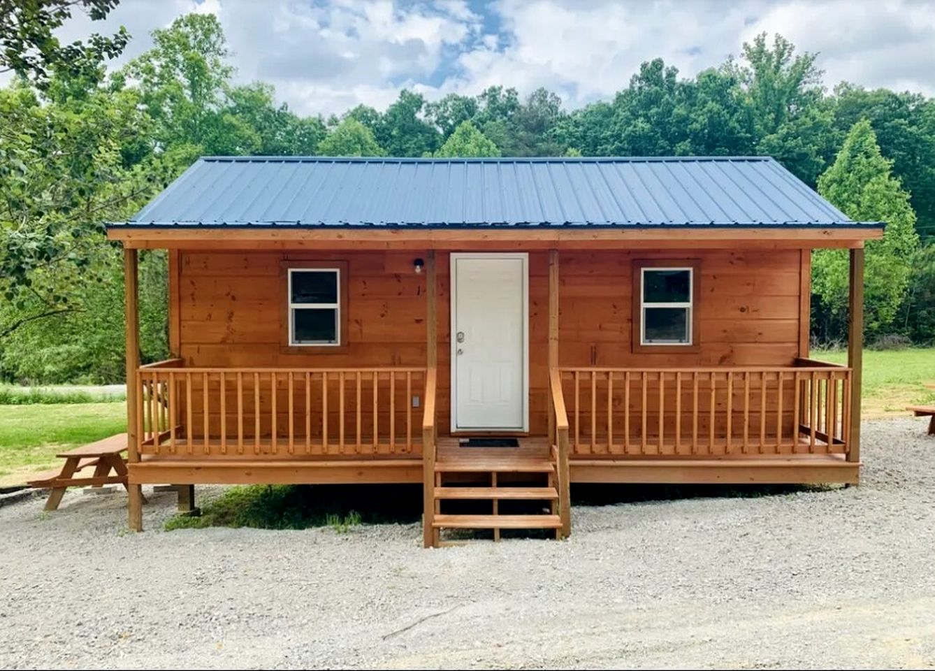 Secluded Wooden Cabin Nestled Amidst Trees in Jamestown, Tennessee