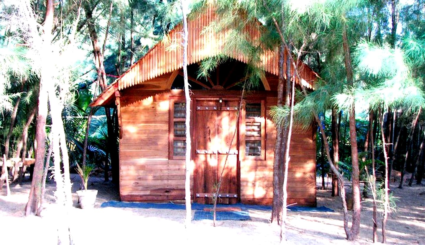 Cabins (Karwar, Karnataka, India)