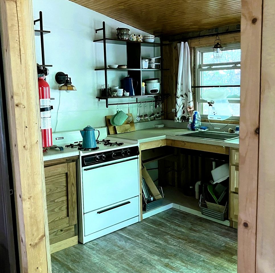 Secluded Woodland Cabin for an Authentic Off-Grid Nature Escape in Fruithurst, Alabama