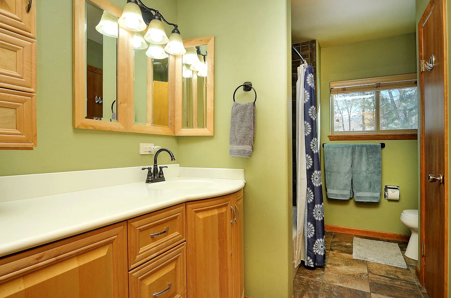 Fantastic Mountain Cottage with a Hot Tub on Beautiful Chalk Creek in Nathrop, Colorado