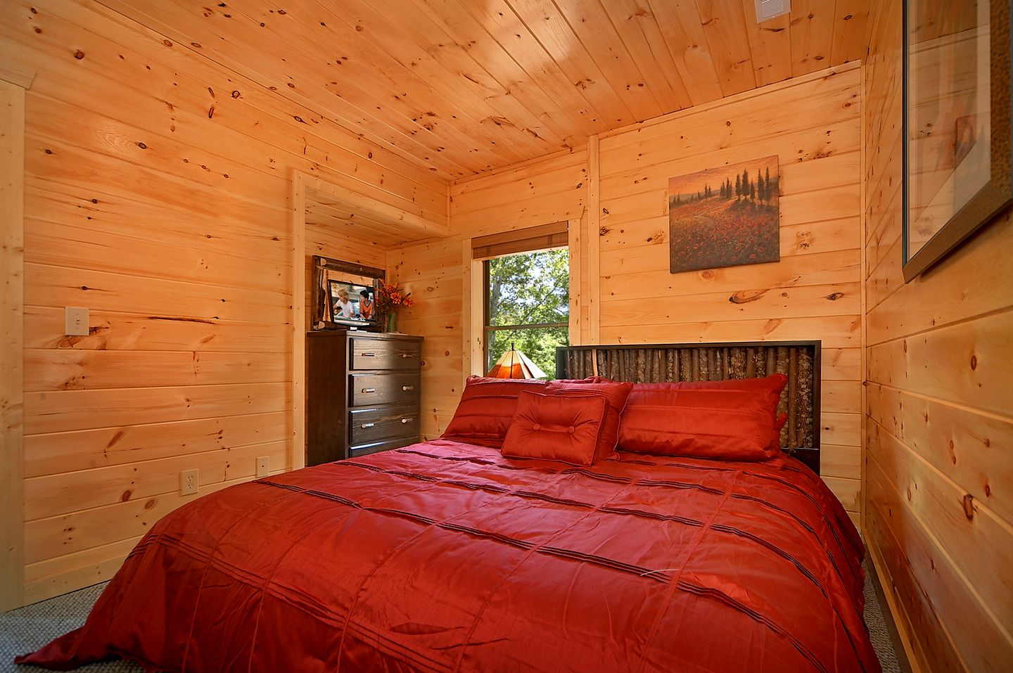 Luxury Cabin Rental with Three Fireplaces and a Hot Tub in Gatlinburg, East Tennessee