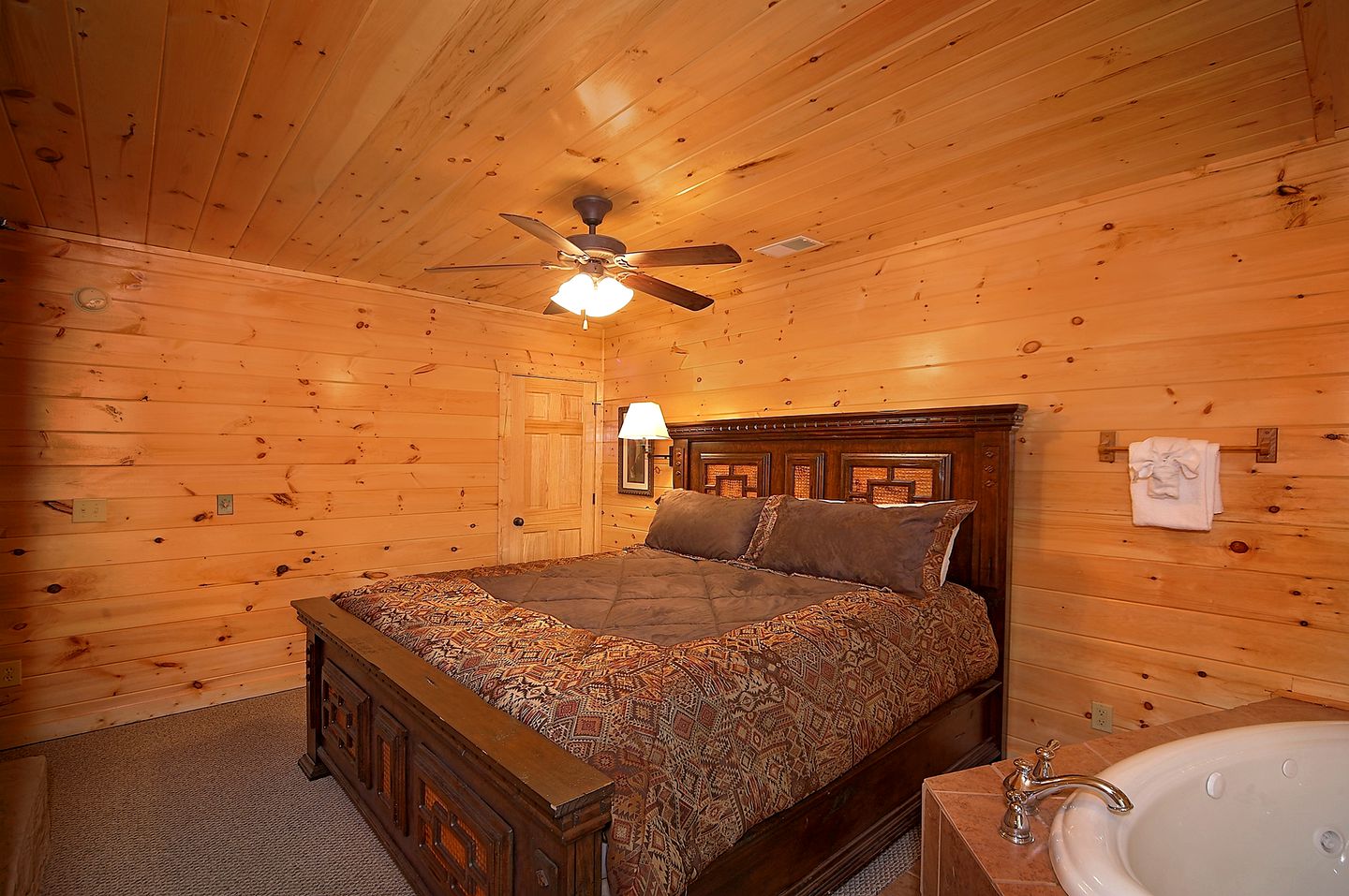 Luxury Cabin Rental with Three Fireplaces and a Hot Tub in Gatlinburg, East Tennessee