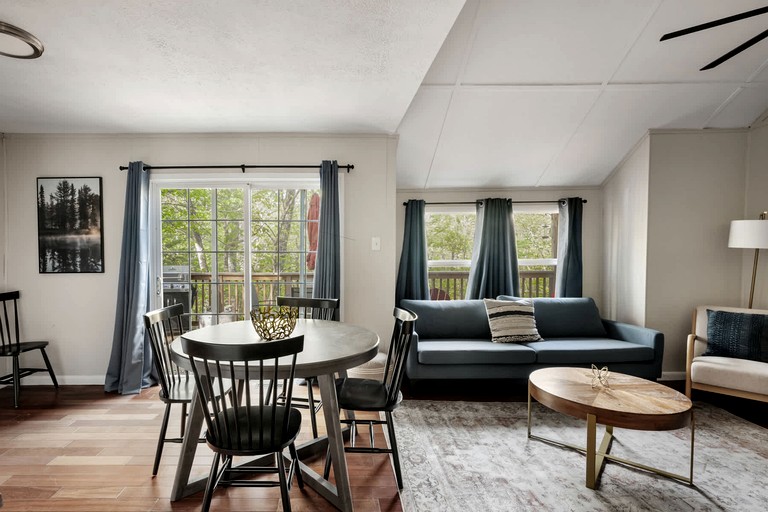 Cabins (United States of America, Gerrardstown, West Virginia)