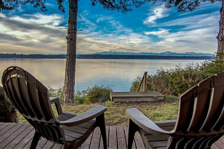 Cabins (Lakebay, Washington, United States)