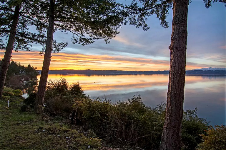 Cabins (Lakebay, Washington, United States)