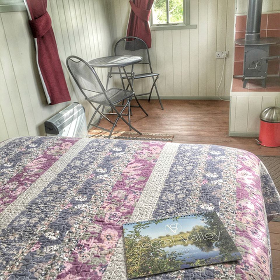 Cozy and Romantic Hut on Private Vineyard near Bridgwater, England