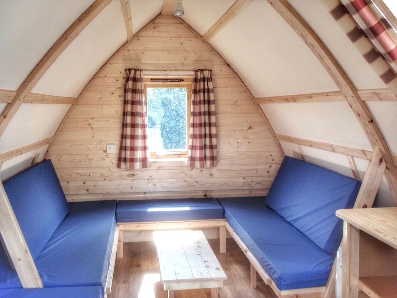 Unique Cabin Getaway with Fire Pit and Hot Tub near Taunton, England