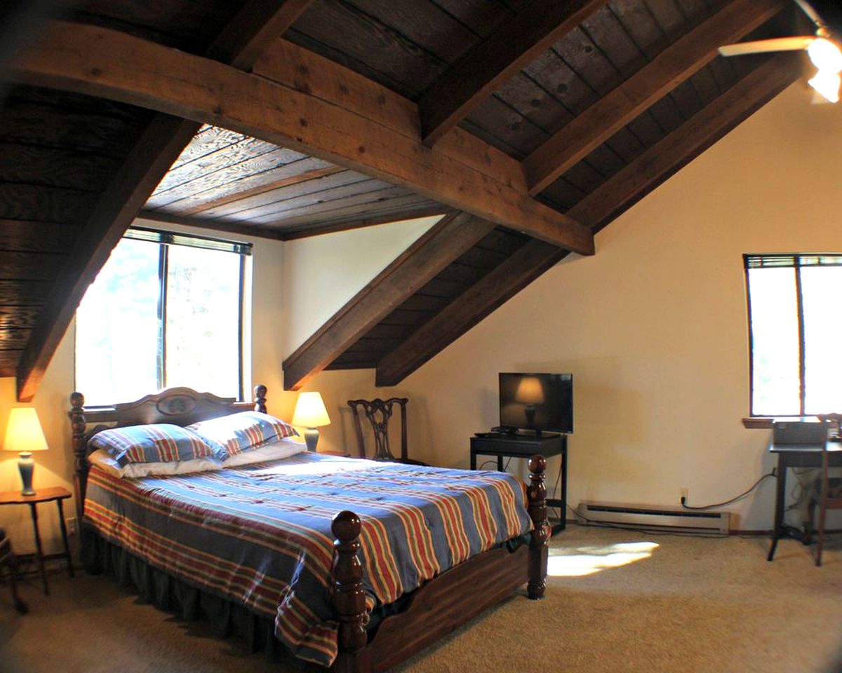 Cozy and Rustic Cabin Rental near Mount Snow in Angel Fire, New Mexico