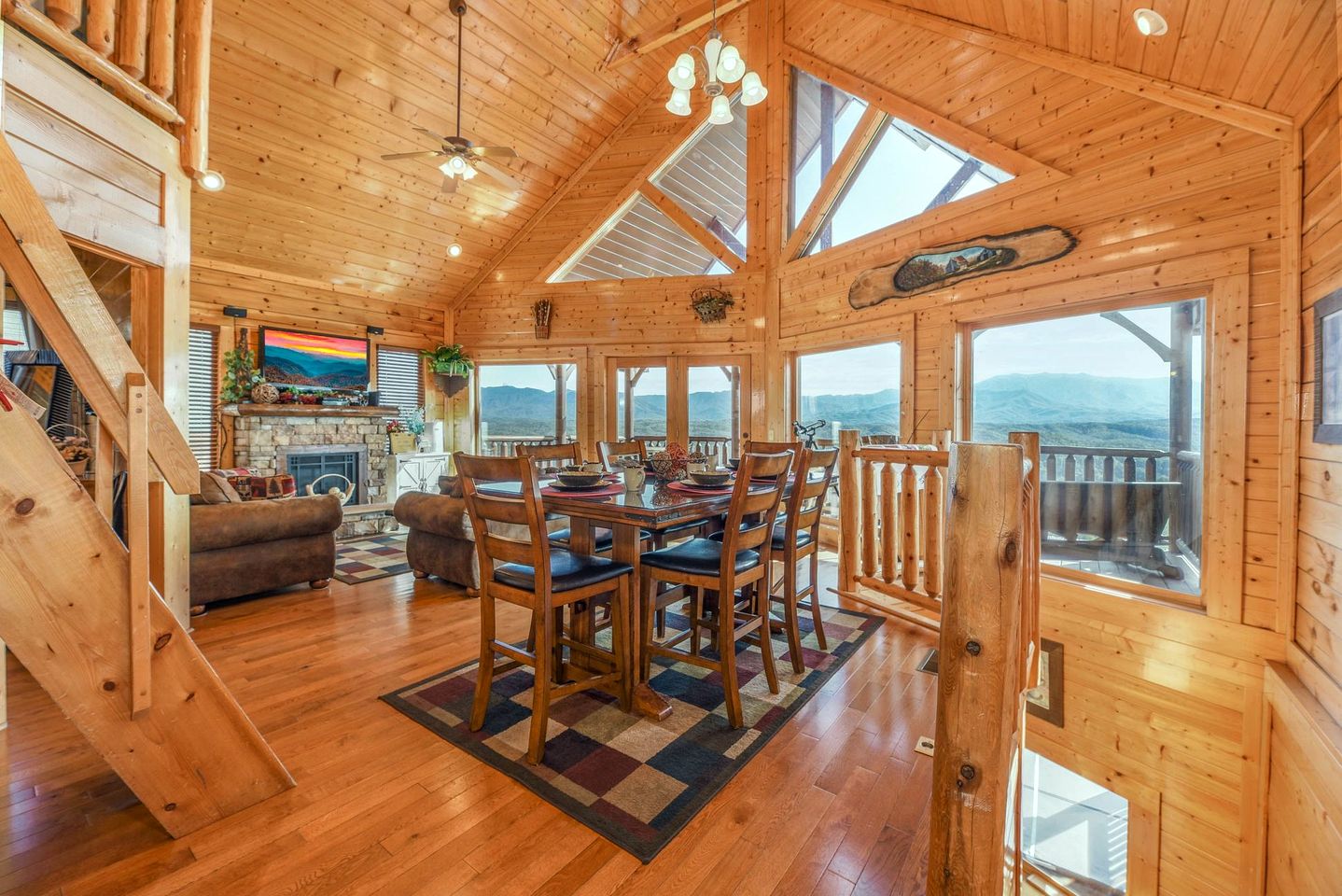 Sensational Mountain Retreat with Spa and Amazing Interior in Sevierville, Tennessee